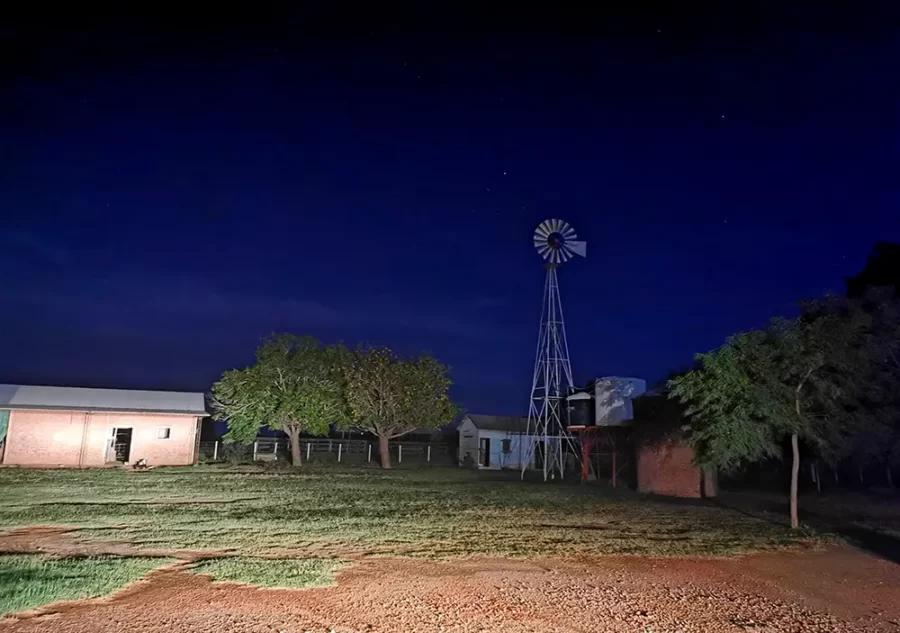 Una propiedad de la Colonia Valle Nuevo en medio de la noche